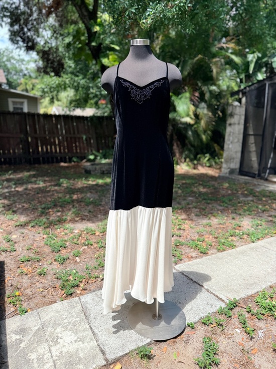 Maggy London Dresses & Skirts - 90s 2000s Maggie London Velvet 100% Silk Drop Waist Dress